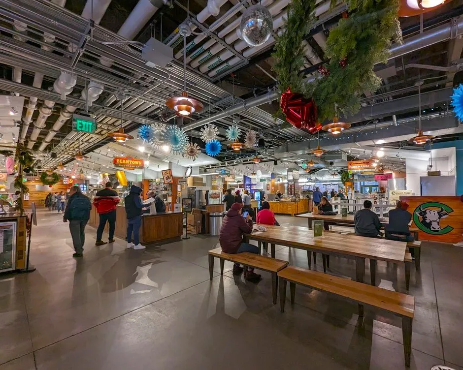 10_comerenbos Interior del public Market de Boston
