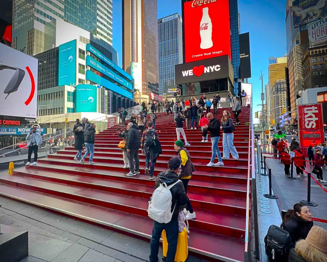Las escaleras rojas de Manhattan en Times Square