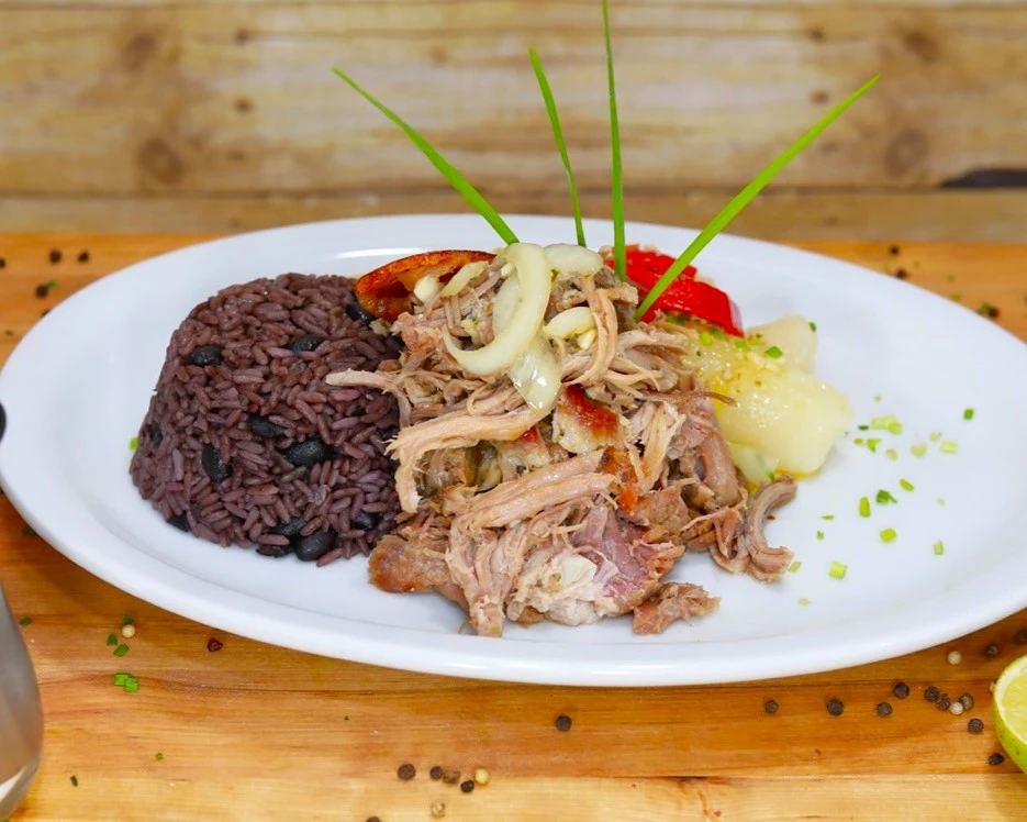 11_comidasmiami Lechón asado con arroz y frijoles negros