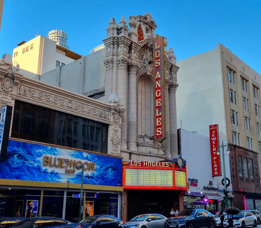 11_losangeles Marquesina del teatro Los Angeles en el Downtown de la ciudad