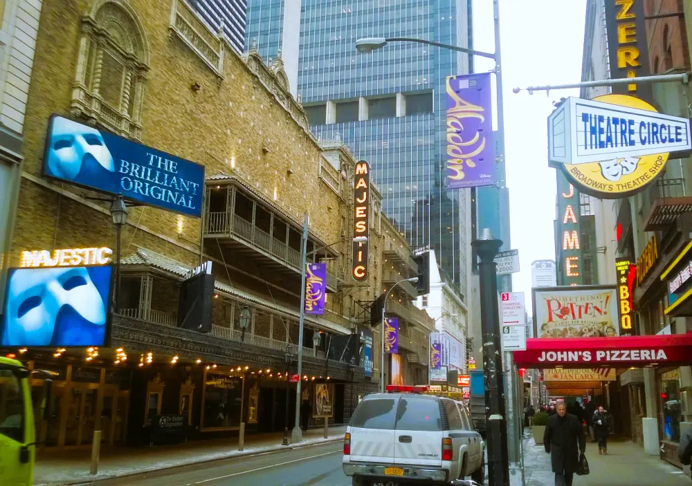 13_nyinvierno Cartelera del Fantasma de la Opera en el Majestic Theatre de Manhattan