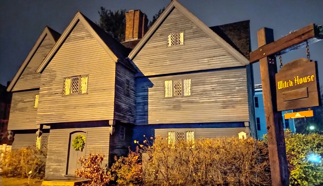 17_costaeste Whitch House en Salem