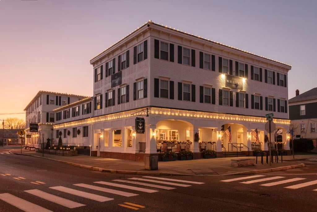 Fachada de The Whalers Inn en Mystic, Connecticutt The Wahlers Inn uno de los mejores alojamientos en Mystic, Connecticut