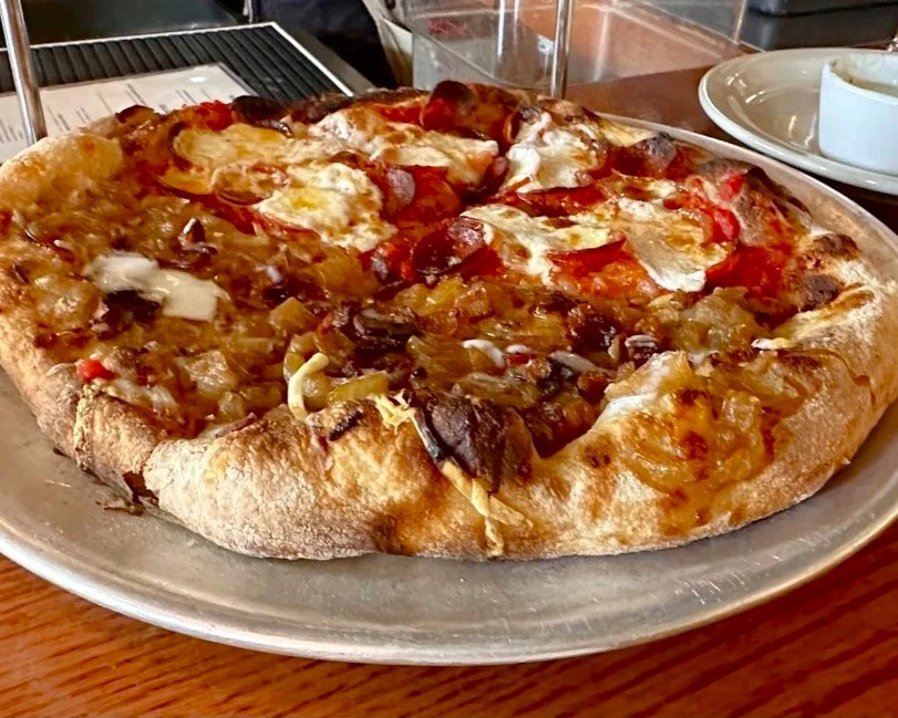 18_comerenbos Pizza de Pepperoni de Picco pizza and icecream Boston