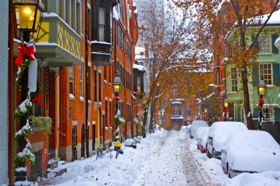 Calles nevadas de Bacon Hills Boston, en navidad