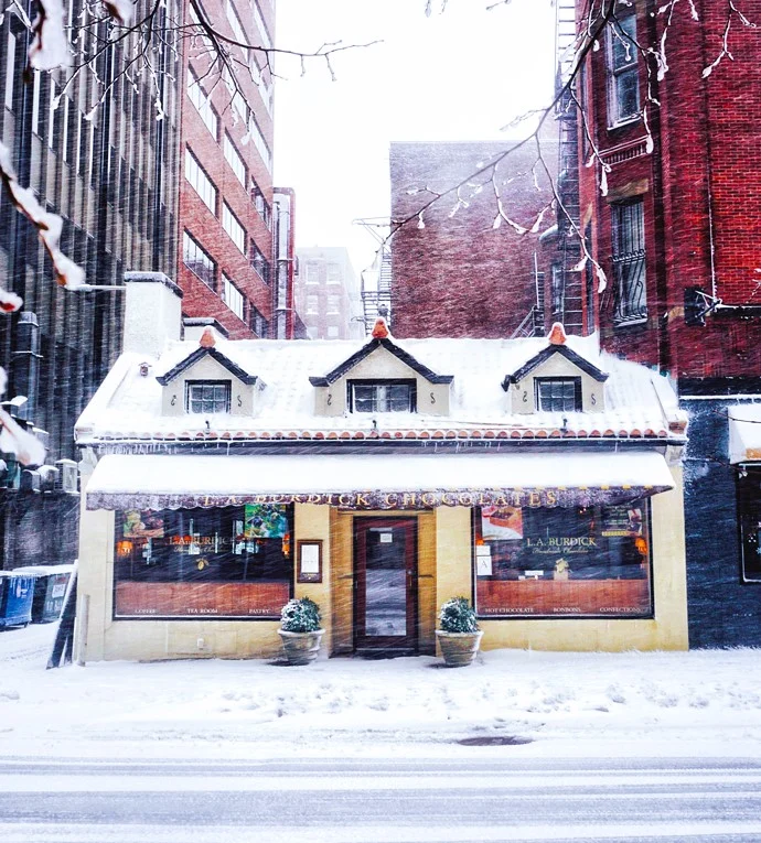 Fachada de la chocolatería LA Burdik en Boston