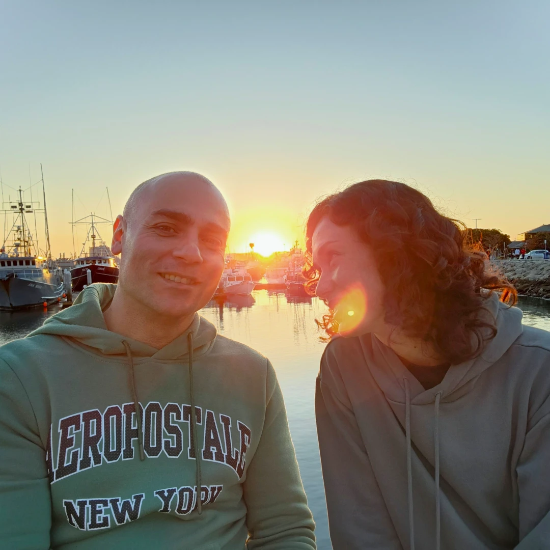 22_parques_sandiego Vico y Oli con el sol del atardecer detrás en el Embarcadero de San Diego