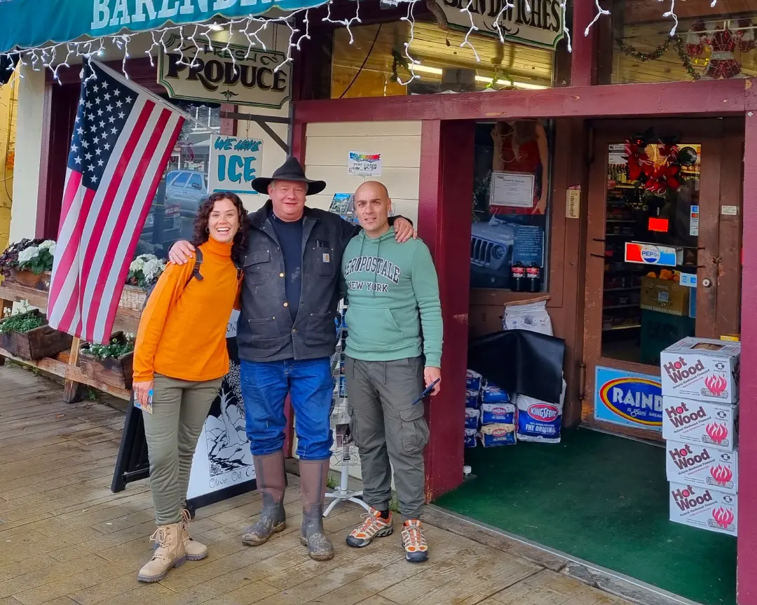 2_13dest Vico y Oli con un cowboy en Jamestown, California