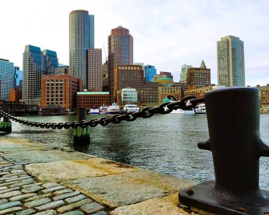 Skyline de Boston desde el Fan Pier Park