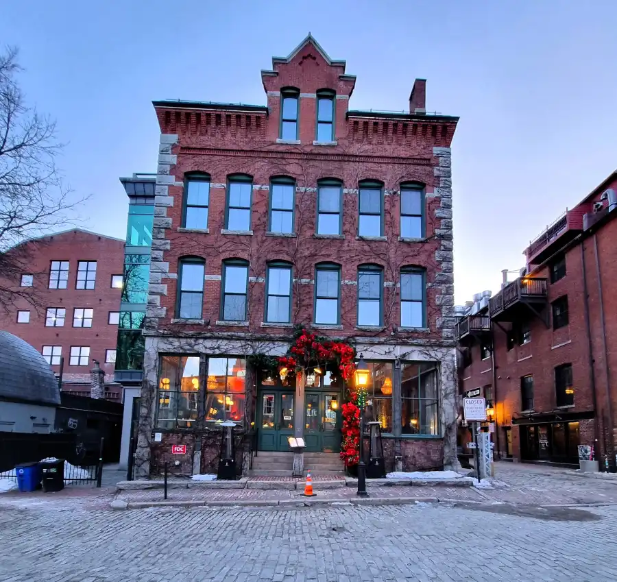 3_10ciudades_portland Antiguo edificio de ladrillos en Old Port, Portland Maine. Una de las mejores ciudades para visitar en Estados Unidos