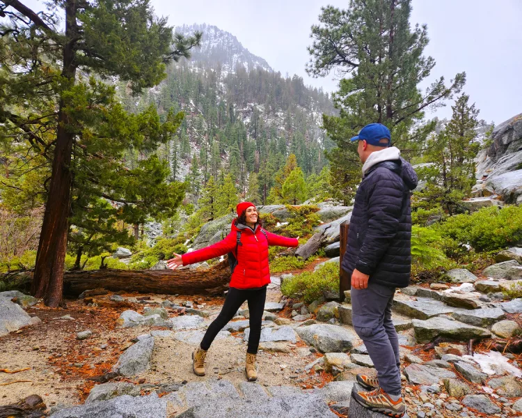 Las montañas de Yosemite en un día lluvioso
