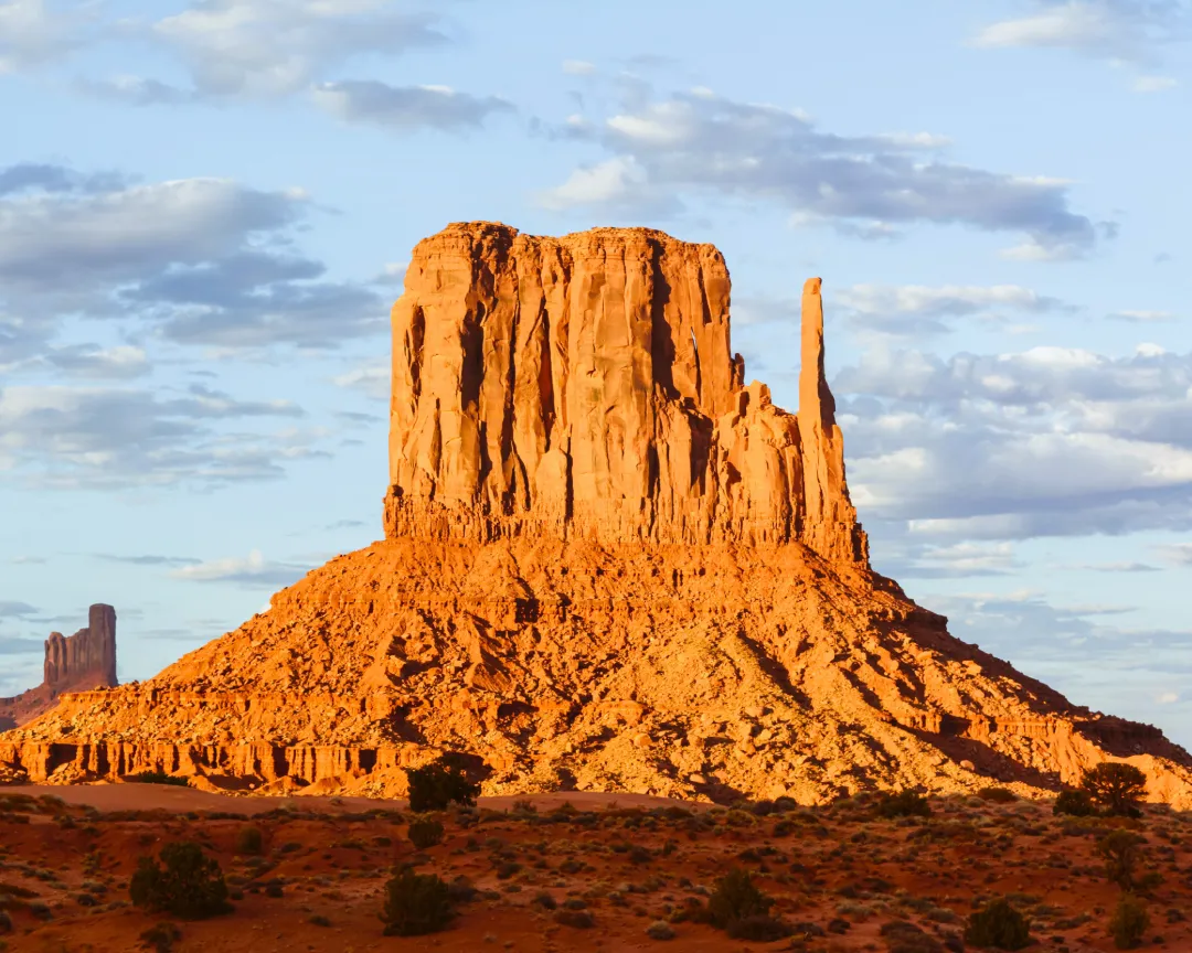 5_13dest Una de las montañas de Monument Valley, Utah