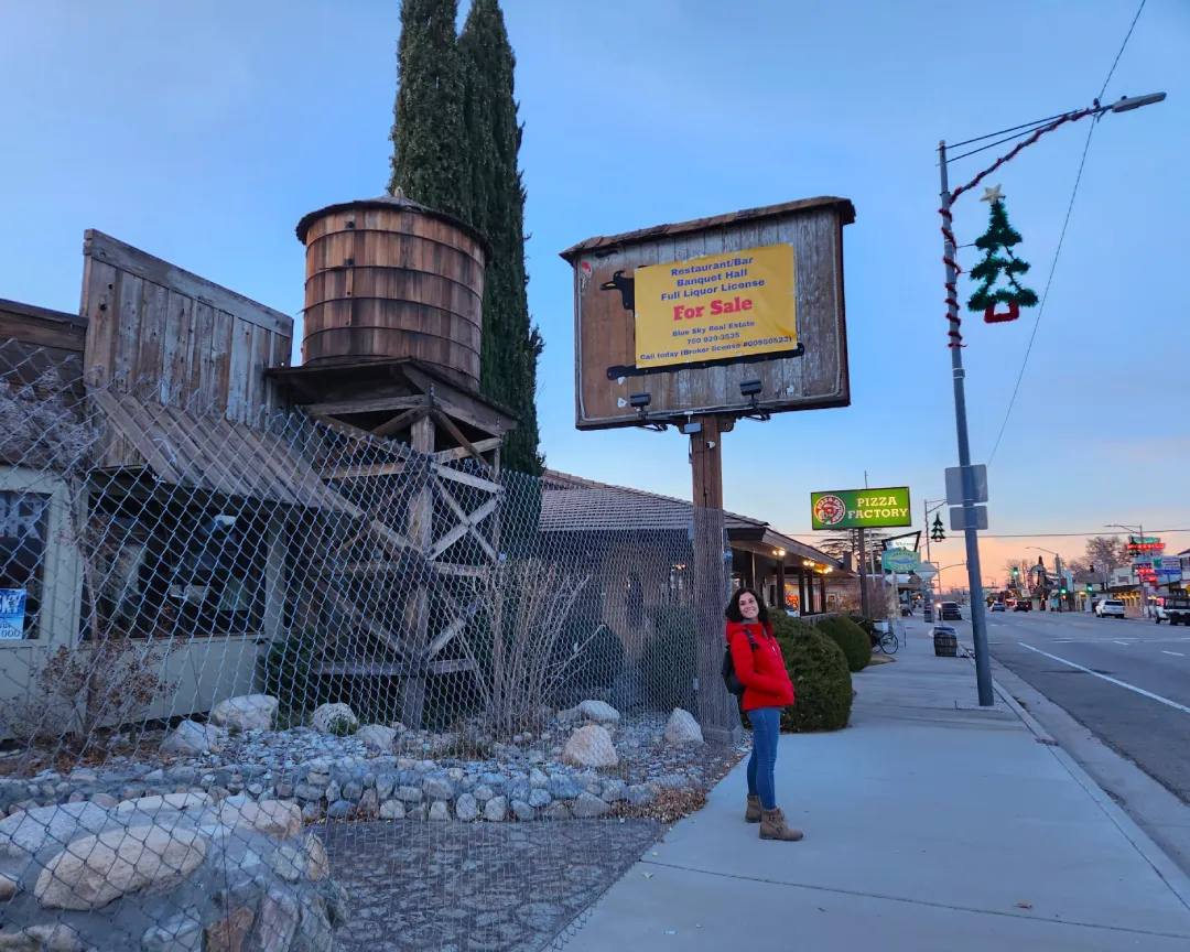 7_lp Vico caminando por Lone Pine California