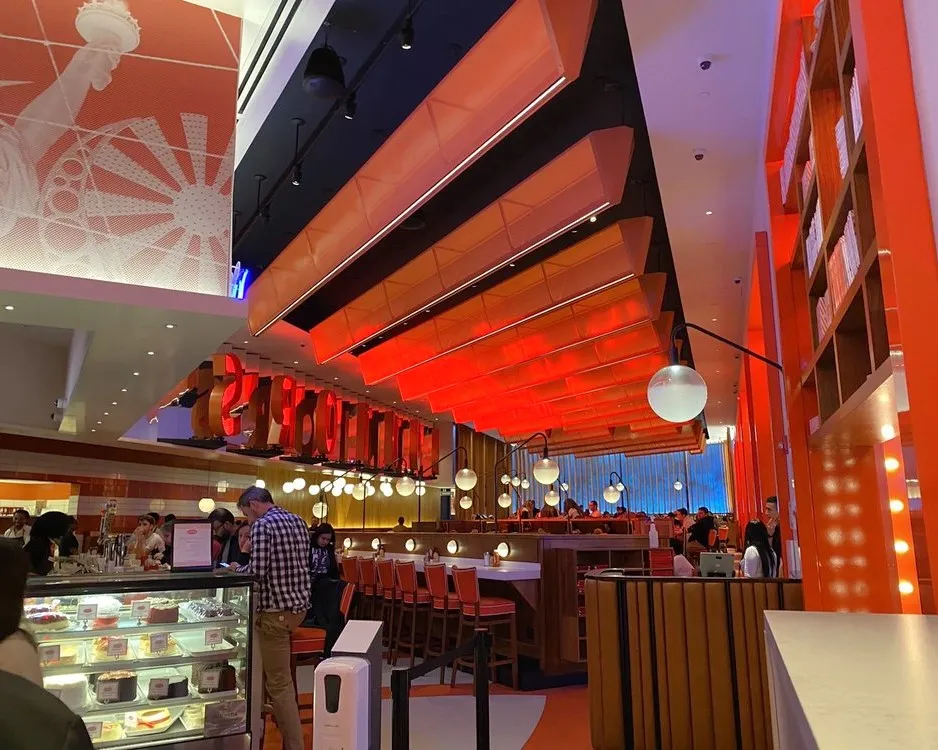 Interior de Junior´s en Times Square, Nueva York