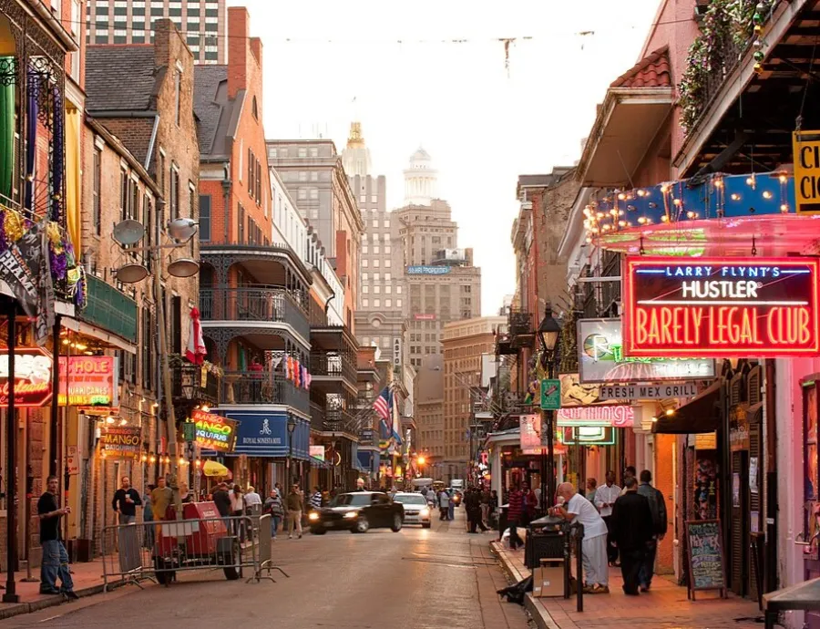 8_13dest Atardecer en el french Quarter de Nueva Orleans