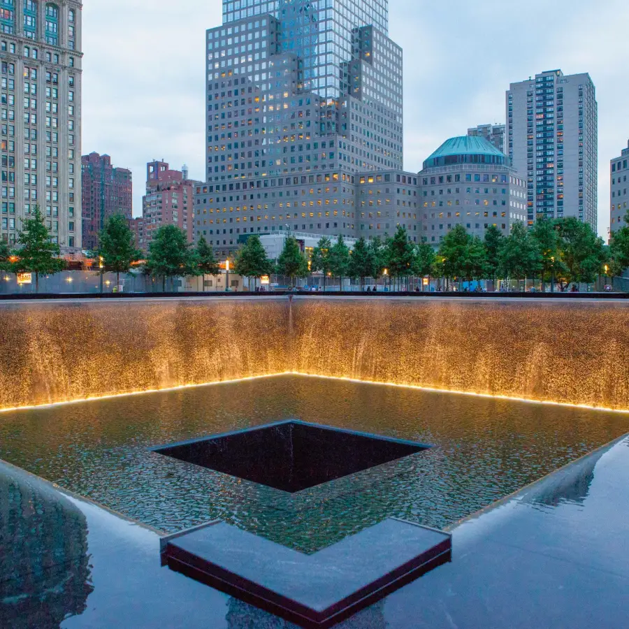 Una de las piscinas reflectantes del 09/11 Memorial de Manhattan