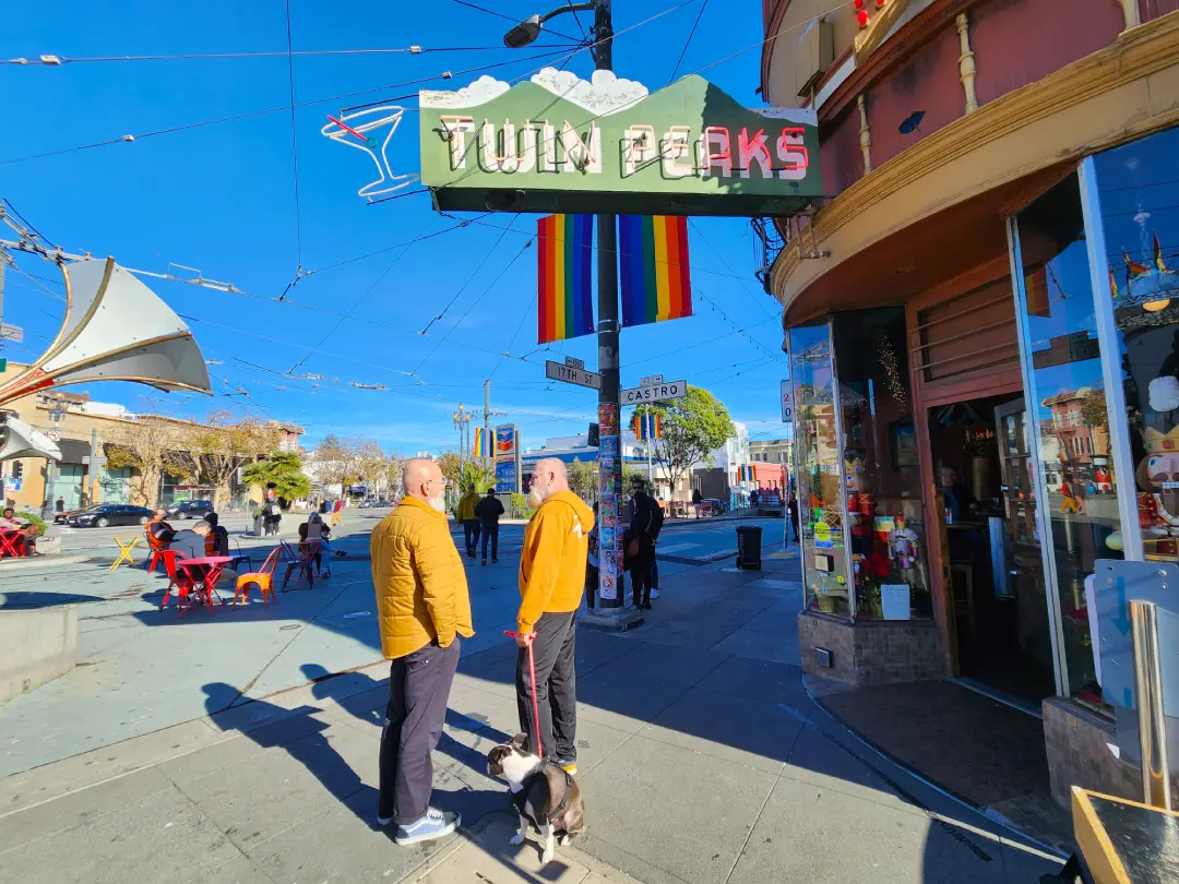 8_sanfrancisco_barrios Entrada del emblemático bar Twin Peaks en The Castro uno de los barrios de San Francisco más lindos de la ciudad