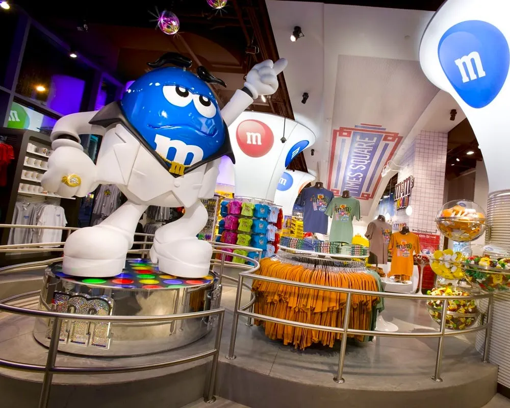 Interior de M&M en Times Square Nueva York