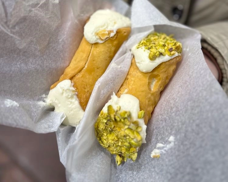 5_comerenbos Canolli de ricota y pistachio de Mike´s Pastry, Boston